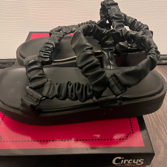 Sandals - Picture 3 of 9